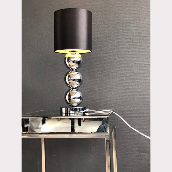 Kleine chroom bollamp tafelmodel met verlichting aan